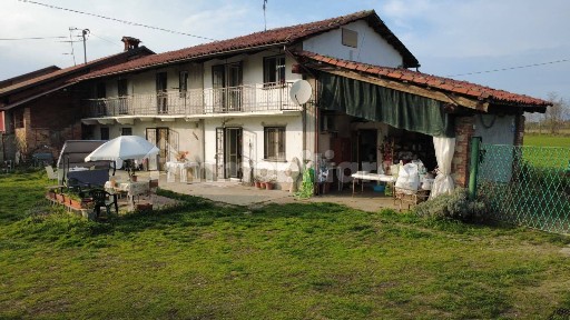 Cavour, Frazione Zucchea, 34