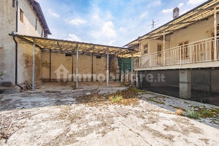 Casale via Luisia 4, Centro, Vigone