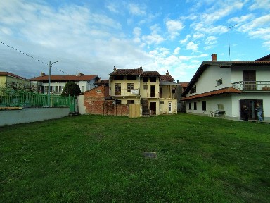 Casale via Alfonso Brachet 12, Grosso