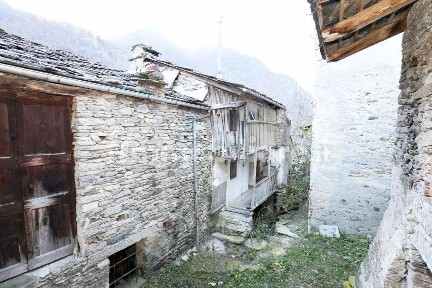 Casa colonica piazza Sandro Pertini 1, Centro, Bobbio Pellice