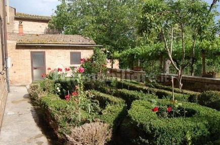 Montalcino, Via Romana