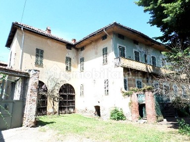 Levone, Via Roma, 1