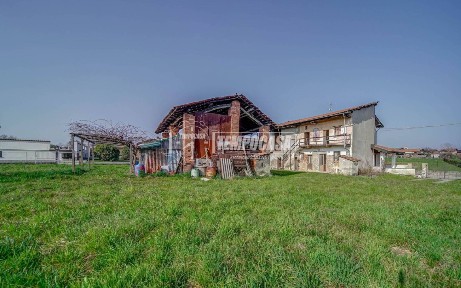 Cascina via della Pace, Divignano