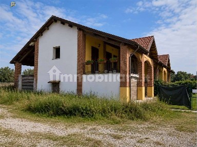 Rustico - casale all'asta Località Cascina Bettolina 53, Trecate