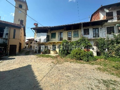 Reano, Piazza 20 Settembre, 5