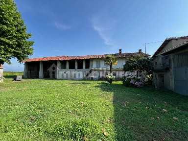 Cavour, Frazione Zucchea, 46