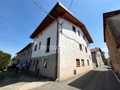 Casale via Santo Stefano, Centro, Oleggio