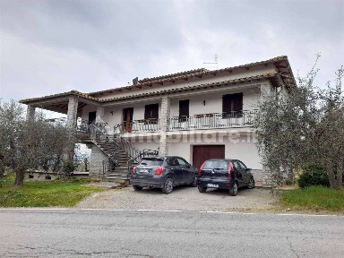 Villa unifamiliare, da ristrutturare, 400 m², Centro, Sinalunga