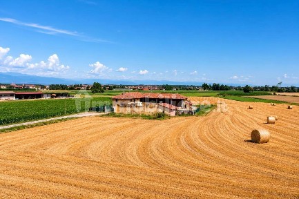 Cascina, da ristrutturare, 400 m², Zona Periferica, Vinovo