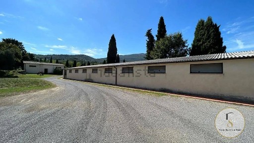 Villa unifamiliare, da ristrutturare, 770 m², Cetona