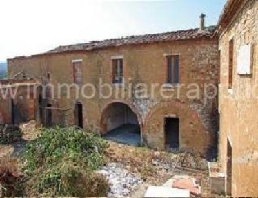 Villa unifamiliare, da ristrutturare, 2100 m², Rapolano Terme