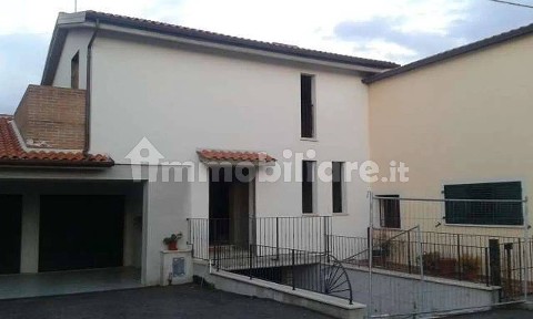 Villa unifamiliare 100 m², Centro, Sinalunga