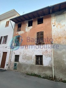 Rustico via Dottor Cesare Parma 43, Galliate