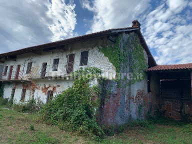 Cascina via Roma 21, Centro, Oleggio