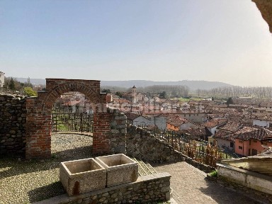 Albiano d'Ivrea, Via Castello