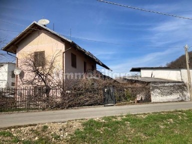 Casale via Barrata 21, Cavour