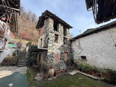 Rustico frazione biò, Traves