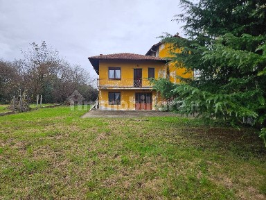 Cascina via Parallela 11, Centro, Oleggio