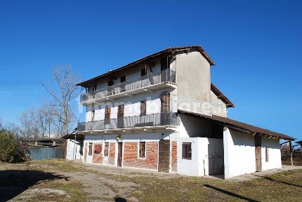 Cascina, da ristrutturare, 551 m², Bellinzago Novarese