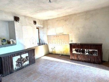 Rustico, da ristrutturare, 160 m², Centro, Borgomanero
