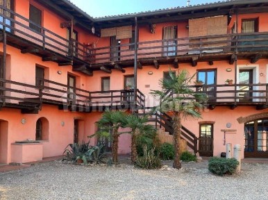 Cascina, buono stato, 623 m², Centro, Bellinzago Novarese