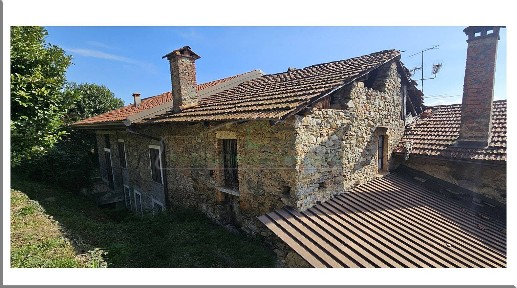 Cascina, da ristrutturare, 310 m², Centro, Nebbiuno