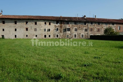 Rustico, da ristrutturare, 1500 m², Parella