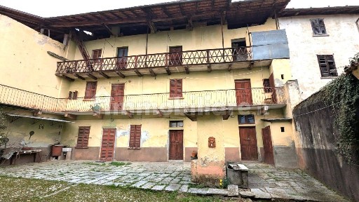 Cascina, da ristrutturare, 530 m², Invorio