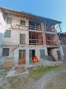 Rustico, da ristrutturare, 150 m², Romentino