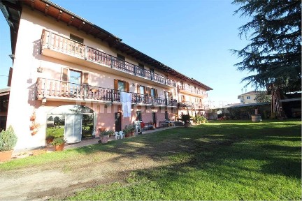 Rustico, ottimo stato, 1000 m², Centro, Oleggio