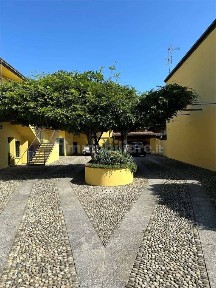 Rustico, ottimo stato, 2650 m², Centro, Oleggio