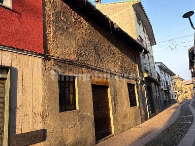 Rustico via 4 Novembre, Romentino