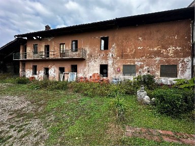 Rustico, da ristrutturare, 300 m², Oleggio