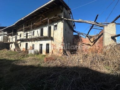 Cascina, da ristrutturare, 650 m², Centro, Oleggio