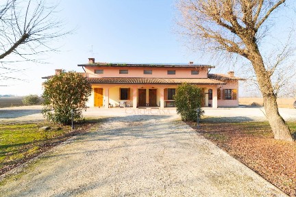 Novi di Modena, Via Chiesa Sud