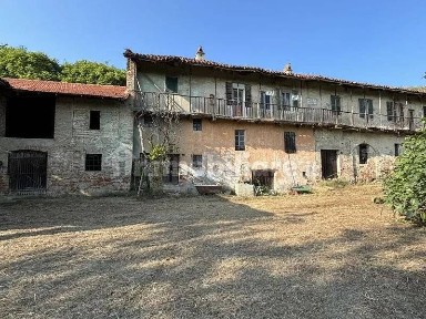 Rustico, da ristrutturare, 700 m², Sciolze