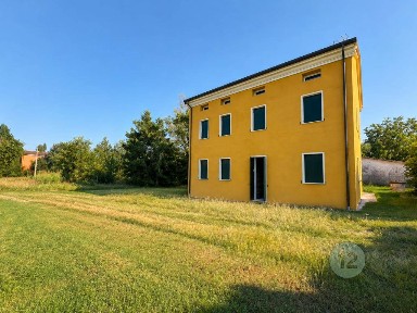 Villa a schiera via Suore Redena, Mirandola