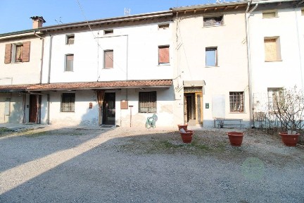 Villa a schiera via g. matteotti,137, Centro, San Possidonio