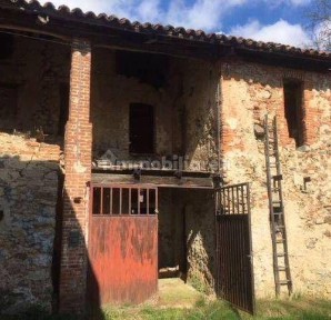 Rustico, da ristrutturare, 80 m², Castellamonte