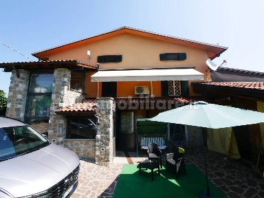 Villa a schiera via Giardini Nord, Serramazzoni
