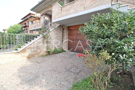 Villa a schiera via Trento e Trieste 77, Centro, Formigine