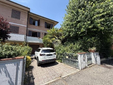 Villa a schiera via Niccolò Paganini, Centro, Castelvetro di Modena