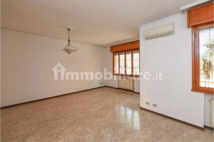 Modena, Sacca - Stazione, Viale Storchi