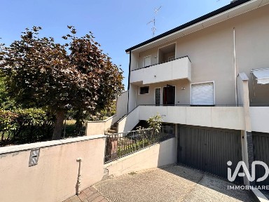 Villa a schiera via Gramsci, Centro, Mirandola
