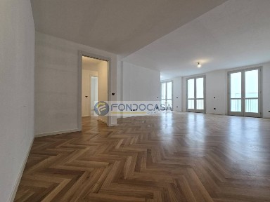 Quadrilocale corso Camillo Benso Conte di Cavour, Centro Storico, Pavia