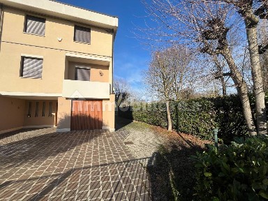Villa a schiera via Calatafimi 39, Centro, Mirandola