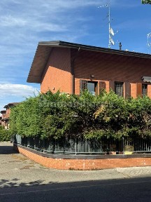 Villa a schiera via Adelmo Boldrini, Cavazzona, Castelfranco Emilia