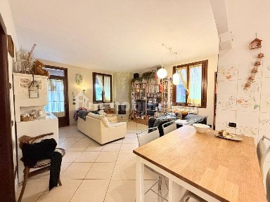 Villa a schiera via vittorio Veneto 49, Fiorano, Fiorano Modenese