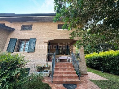 Villa a schiera 5 locali, ottimo stato, Centro, Cavezzo