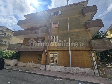 Quadrilocale via Giorgio Perlasca 20, Centro, Vibo Valentia